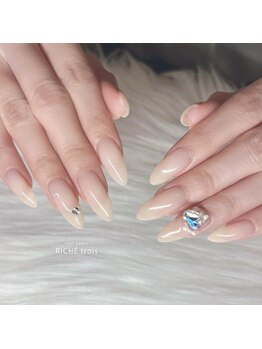 きらきらビジューネイル