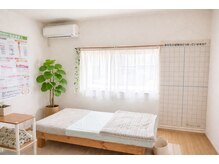 美と癒しのサロン アンジュの雰囲気（施術ベッド2台完備！ご夫婦、カップル、親子での同時施術可能◎）