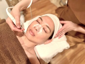 ランプリーブル(Lampe Libre)の写真/【夏の毛穴、放置しないで！】黒ずみ・ザラツキ・つまりをリセット！素肌から輝く、透明感ある肌へ♪