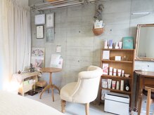 メイクアップベースはご用意しています。メイク品はご持参下さい