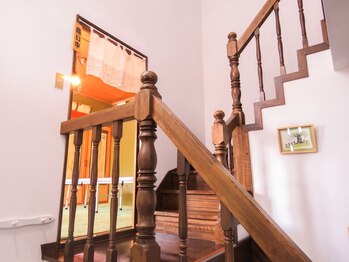 直し屋くまちゃん/2階へあがっていただきます