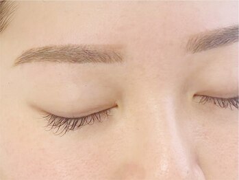 アジトトウキョウ ブロウズアンドネイル 恵比寿(AJITO TOKYO BROWS&NAIL)の写真/《カウンセリング重視！》細かいことまでご相談ください！あなたのお目元を魅力的な美眉へと導きます♪