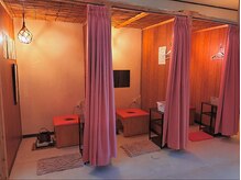 よもぎ屋の雰囲気（よもぎ蒸しの部屋は3つ♪温かい照明とよもぎの香りにリラックス）