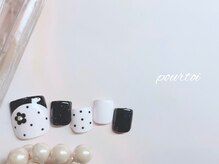 プルトワ(pourtoi)/モノクロフラワーネイル