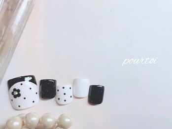 プルトワ(pourtoi)/モノクロフラワーネイル