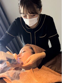 アース コアフュールボーテ 川中島店(EARTH coiffure beaute)の写真/肌を内側から美しく★ニードルレスインジェクターで悩みを改善！肌の奥、真皮層へ美容液成分を届けます♪