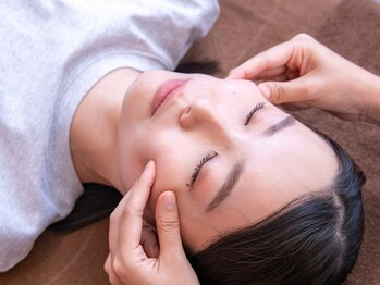 小顔矯正と姿勢矯正と骨盤矯正が評判の女性専門整体院 福井高木中央店/小顔矯正+骨盤矯正+輪郭三点矯正