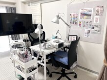 Nail Bella【ネイルベラ】の雰囲気(明るく清潔感のある店内)