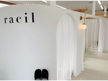 ラシル 宮崎店(racil)の写真/ゆったり空間で理想の眉毛とまつげパーマを！LEDエクステで上品な目元へ◎