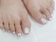 ネイルサロン アリエルの写真/指先だけでなく足元も抜かりなく!夏のフットジェルネイル、ワンカラーで魅せる大人女子◎