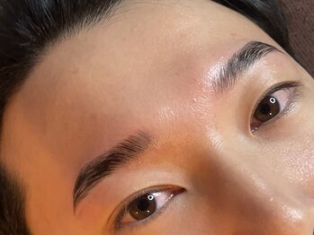 メンズ研究所の写真/メンズ専門サロン/韓国流眉毛WAX&スタイリング/一番似合う眉毛を提案!第一印象を決める眉毛はプロにお任せ!