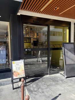 リファインネス 烏丸/サロンのあるビルの入り口です