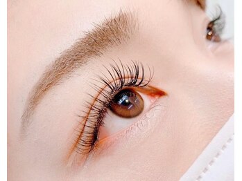 ビューティーラインリュクス(BEAUTY LINE Luxe)の写真/【お勧めNo.1】フラットラッシュはダメージレスで、自まつ毛が少ない方や細い方にも◎