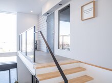 ファミーユプラス 伊勢崎(Fameu+)/＜店舗入り口＞