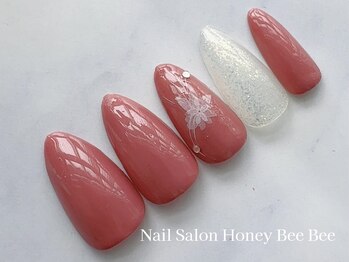 ハニービービー(Honey Bee Bee)/きれいめフラワーネイル