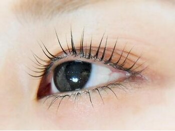 サロン ド ルミエ(salon. de. lumie)の写真/くっきり可愛い目元へ☆まつげを太く魅せるマイラミネーションや束感パーマで韓国風♪まつげ膨張率アップ！