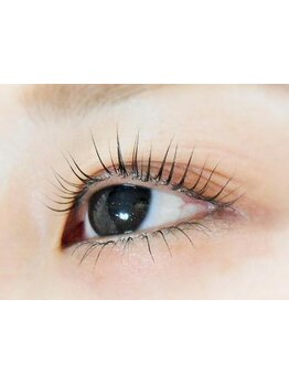 ナチュラル上品な目元にしたい