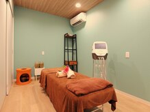 神門整体院プラーナ/ゆったりした空間の施術室