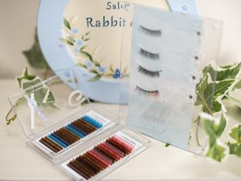 サロン ラビット アイ(salon Rabbit eye)の写真/フラットラッシュもボリュームラッシュもブラウンカラーあり♪豊富なカラーから自分特製の可愛いが作れる☆