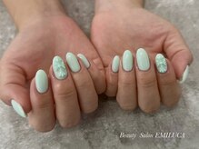 エミルカ(EMILUCA)の雰囲気（流行りのクロムネイル★）