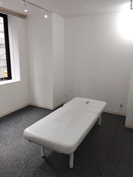神田アクロ整体院の写真/神田駅近く♪完全個室で人目を気にせず、あなただけのオーダーメイド施術で体悩みに合わせてリフレッシュ◎