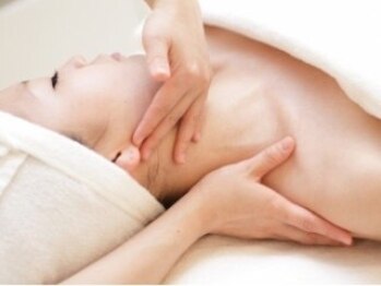 スラージュ 白山店(SOULAGE)/デコルテトリートメント