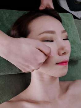 横浜自然堂 美骨サロンの写真/最短ルートで小顔宣言☆引き上げ効果◎速攻性◎肩こり同時改善が魅力の小顔骨気♪圧倒的な技術力の人気店★