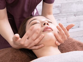 セレステ(Sereste)の写真/メスを使わず[小顔に]◎頭に直接アプローチしてお顔の引き上げ◇毛穴の引き締めにもアプローチ！