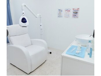 ホワイトニングカフェ 葛西店(WhiteningCafe)の写真/【人気NO.1◎迷ったらコレ!】16分×2回ホワイトニング¥7960★当店1番人気のメニュ-で自信に満ちた笑顔に♪