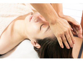 養生道 津店の写真/経絡リンパ顔エステで巡りを整え、たるみ・浮腫みを徹底ケア。毛穴までスッキリ浄化し、小顔と透明感を◎