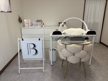 ブリス 桑名(Bliss)の雰囲気（白×グレーの落ち着く空間☆〔ネイルサロン/桑名/ハンドネイル〕）