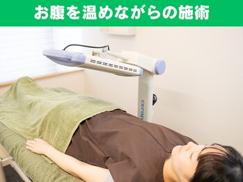 鍼灸 整体院 ひわたし/お腹を温めながらの施術