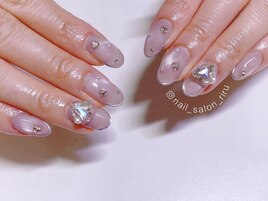 キラッキラビジューネイル