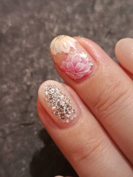 エフブルーム・コルアンティ(f'bloom Corrantil.)の写真/新橋駅から徒歩30秒♪
天然ダイヤモンドを使用し指先を彩る。パラジェル使用で爪に優しい大人の贅沢時間☆