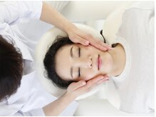 ビジュー(bijoux)の雰囲気（【小顔矯正】2千人を施術３つの資格を持つゴッドハンドオーナー）