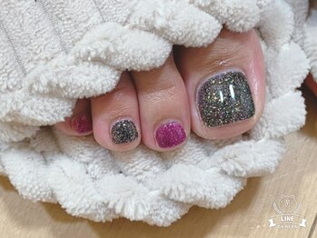 ネイルズ イルク(Nails Irk)/黒とピンク