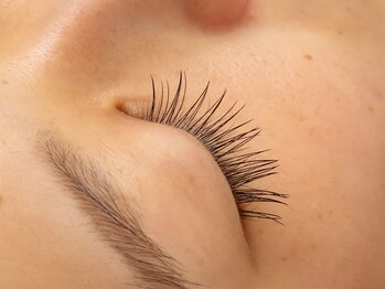 メリアビューティーラボ(MERIA beauty labo)の写真/【似合う!が見つかるサロン】一人一人の目元に合わせたデザイン提案。自まつげをケアしながら美しい目元に
