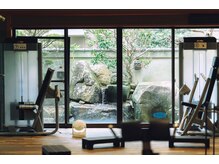 シー バイ ボニーズ(SHE by boneedz)/こんなジム見たことない-!!