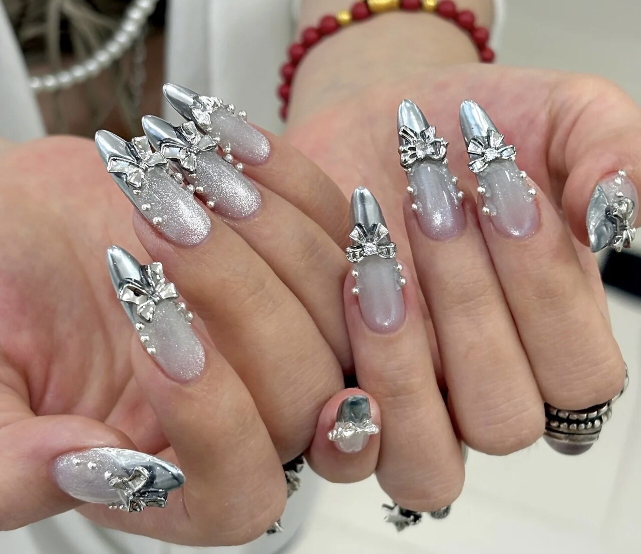 オーダー】ネイルチップ 手書きフラワーリボンモノトーン ワンホン韓国