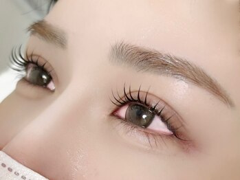 イコール 静岡店(equal)の写真/<静岡駅徒歩4分★>自まつげに負担が少ない【フラットラッシュ】つけ心地も抜群♪丁寧な施術でモチも◎