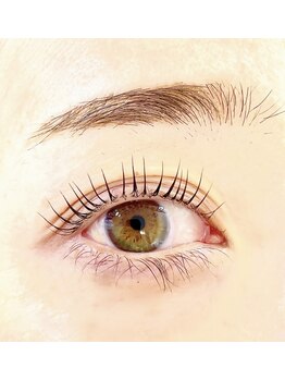 サロントゥエンティーフィフスアベニューニコ(Salon 25th ave.)の写真/【自然な仕上がり】自まつげのようなナチュラルな装着感♪オフィスもOKな上品デザインで目元美人へ◎