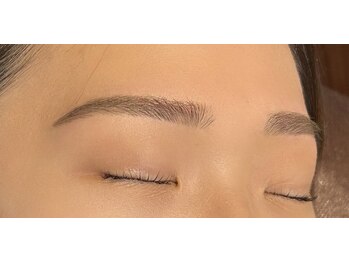 ビューステージ アイブロウサロン 函館/平行アーチデザイン