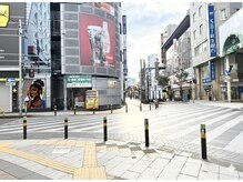 ナチュラル 柏東口店(NaTuRaL)/降りた交差点を真っ直ぐ進みます