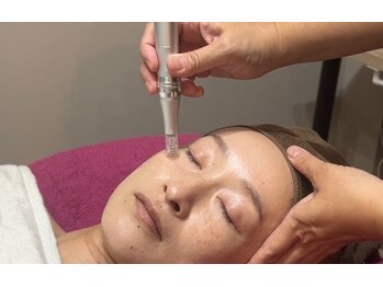 ルッカ(Lucca)の写真/目の下のふくらみケア光フェイシャル＆レッドショット　光フェイシャル＆塗るボトアルジルリン配合美容液
