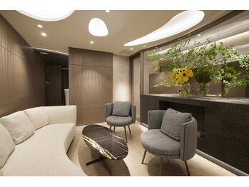 フェルマータ リュクス/重厚感があるレセプションルーム