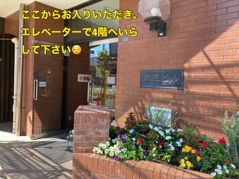 コモド(COMODO)/マンション入口は 2