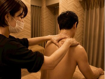 メンズ リバイブル(MEN'S REVIBLE)の写真/首肩こり・腰痛、全身の疲れをすっきり解消。オイルリンパマッサージで全身のリンパを徹底的に流します。
