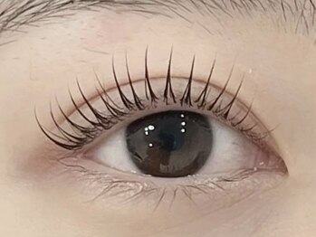 ロミネ(Romine)の写真/華やかで印象的な目元にしたい方にオススメ★【まつげパーマ】でボリューム感のある目元に♪人気の束感◎