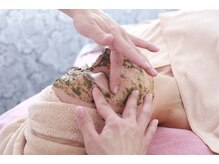 シミ・毛穴改善&美白フェイシャルサロン/目元もしっかり