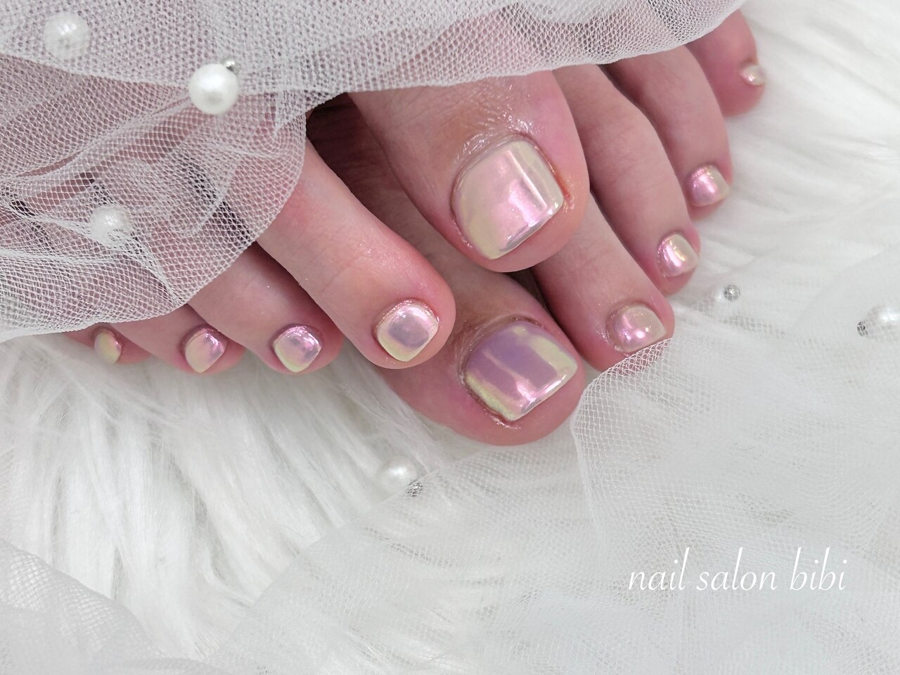 2025年-2026年冬トレンド】オーロラミラー フットのネイルデザイン集